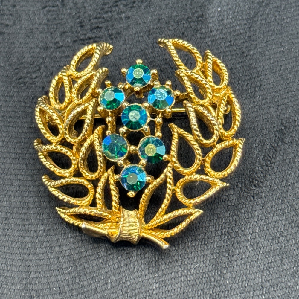 Lisner laurel wreath brooch with teal blue ABs
